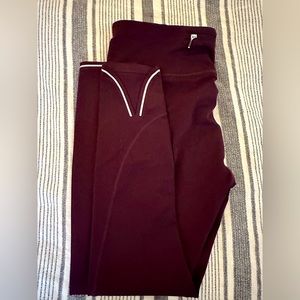 ATHLETA Run Free 7/8 Tight Auberge Size Medium Purple